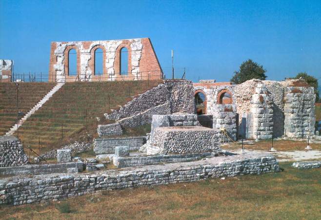 Umbria - Gubbio ( Rovine Teatro Romano )